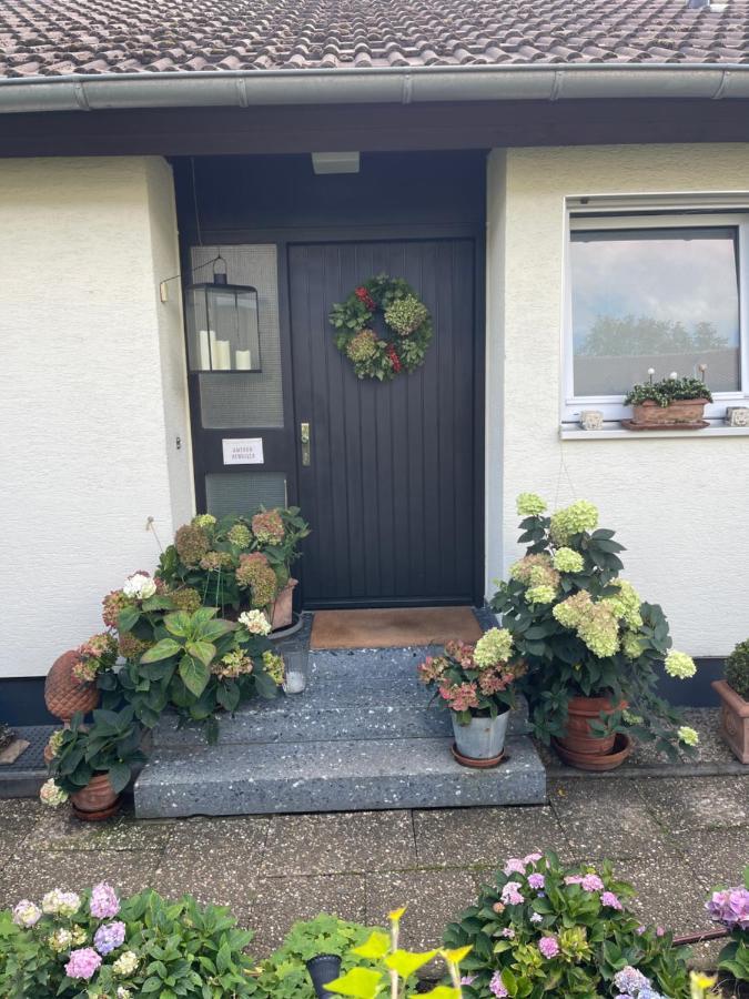 Appartement Region Esslingen - Nähe Messe - Flughafen - Stuttgart - Wohnen und Arbeiten auf Zeit in 120m2 Wohlfühlatmosphäre - ab 3 Übernachtungen - geeignet für 4 Personen - Beistellbett möglich - Kinder und Tiere willkommen - Garage für e-bikes Altbach Exterior foto